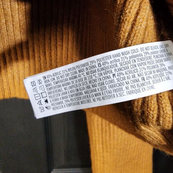 Forever 21 Cropped Ribbed Hooded Sweater - Picture 9 of 10